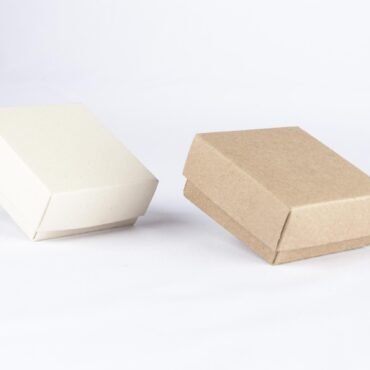 Caja de cartón base y tapa 6X6X4 CM