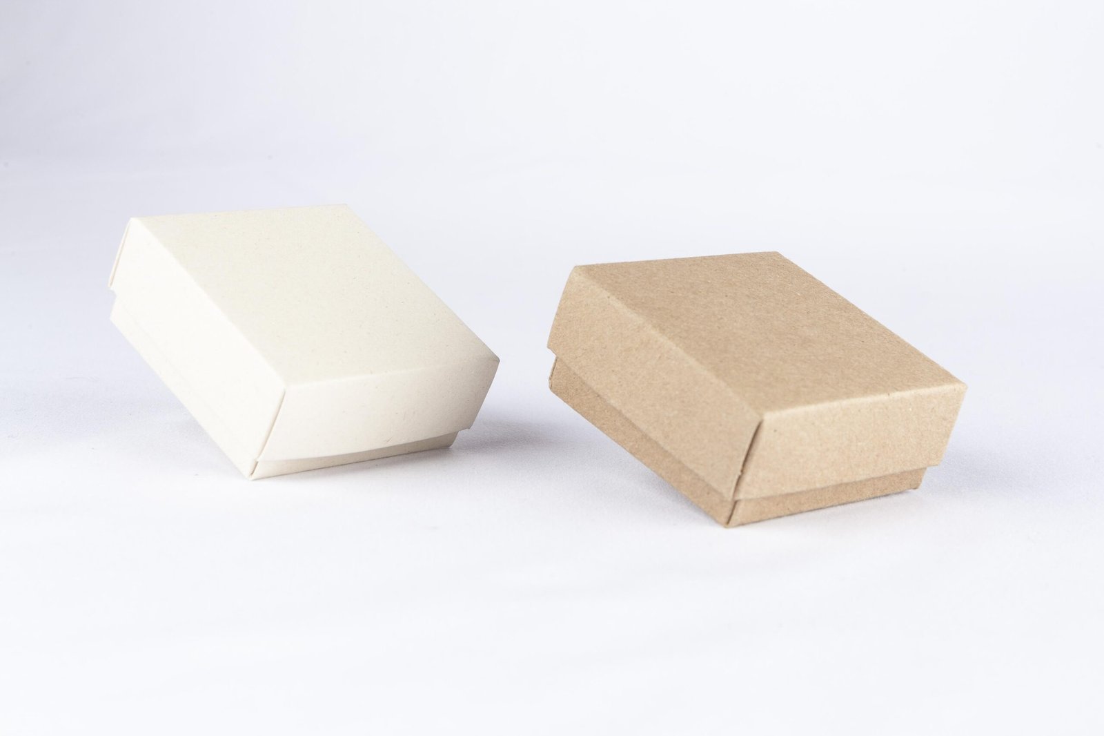 Caja de cartón base y tapa 6X6X4 CM