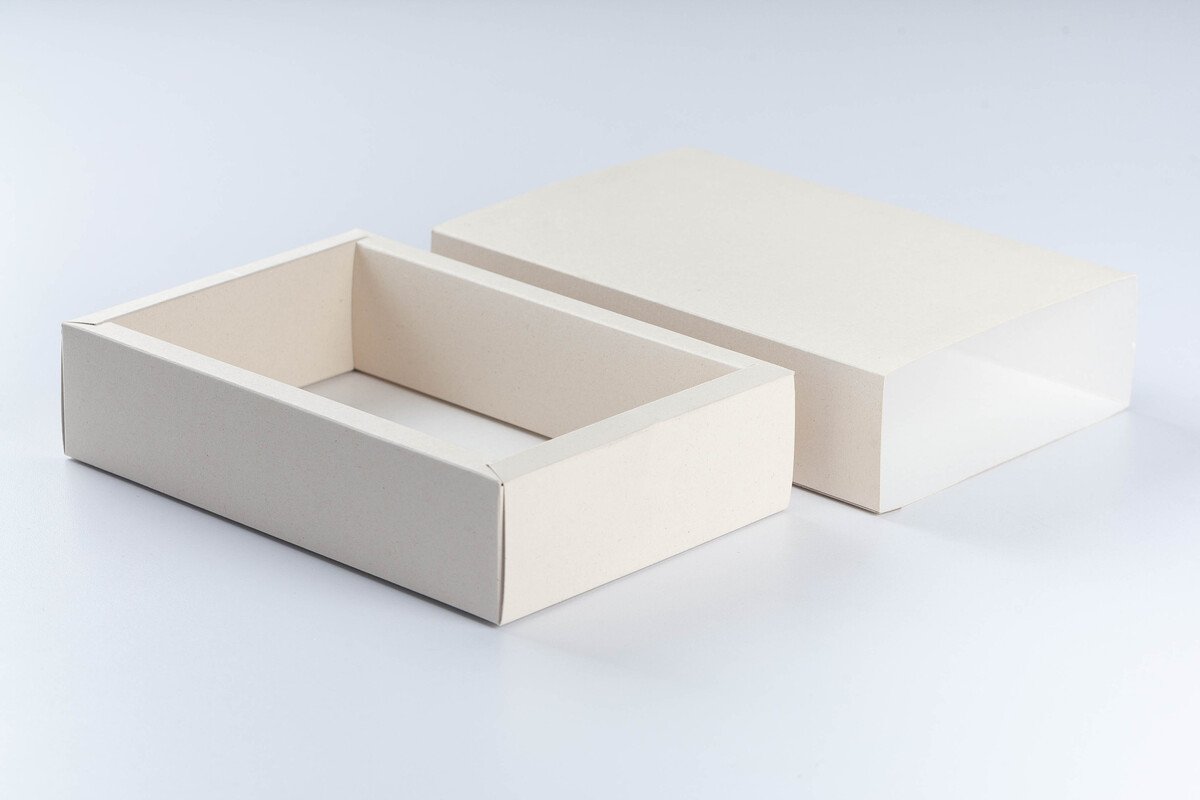 caja de cartón  con solapa 20X13X5,5 CM caja de cartón con solapa 20X13X5,5 CM