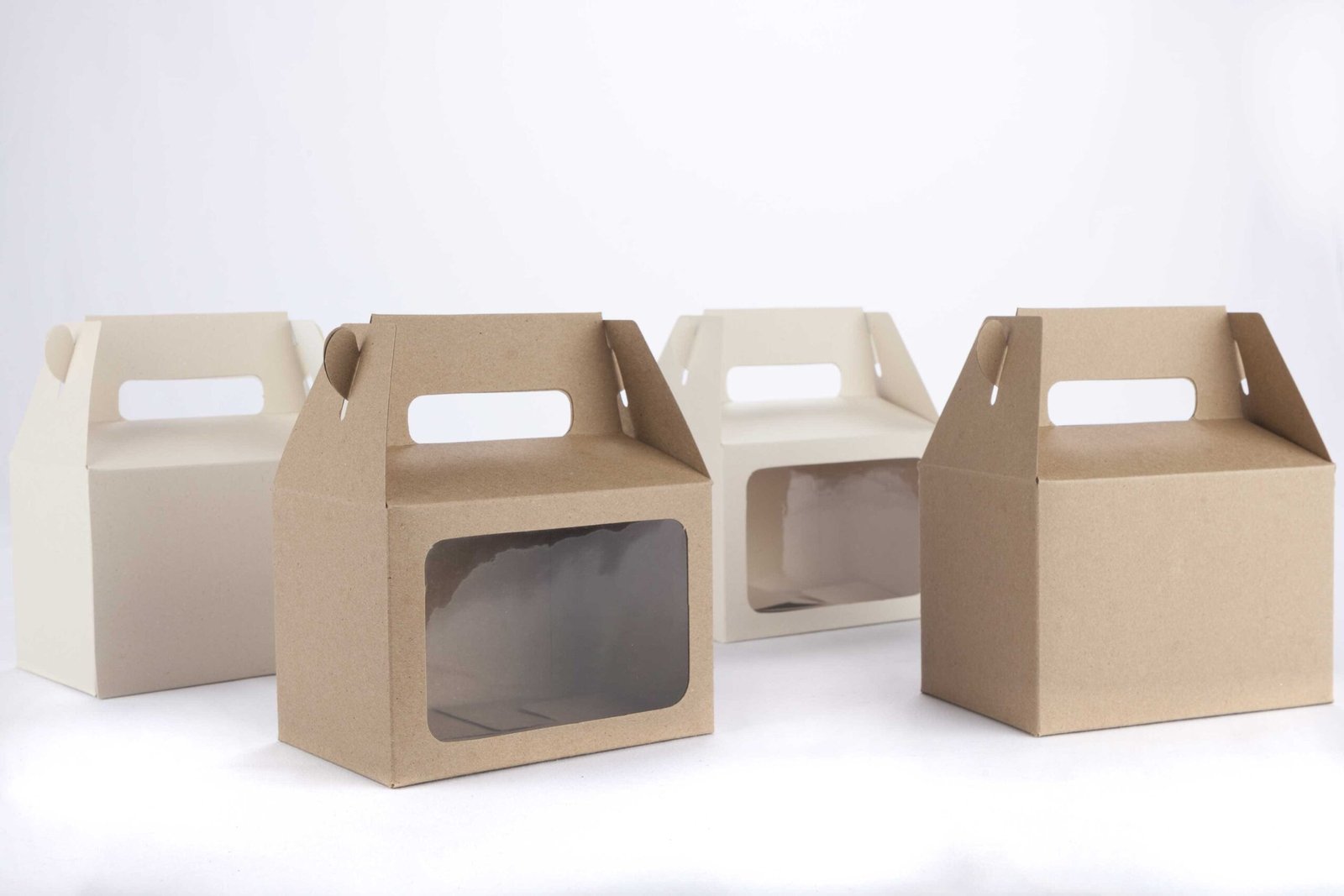 CAJA MALETIN PEQUEÑA KRAFT Y CRUDO GRUPAL-1 (1) Caja de cartón tipo maletín